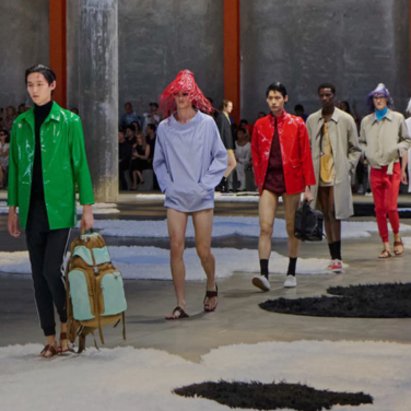 PRADA SS26 MEN’S: SHORTER HEMS, BOLDER STATEMENTS