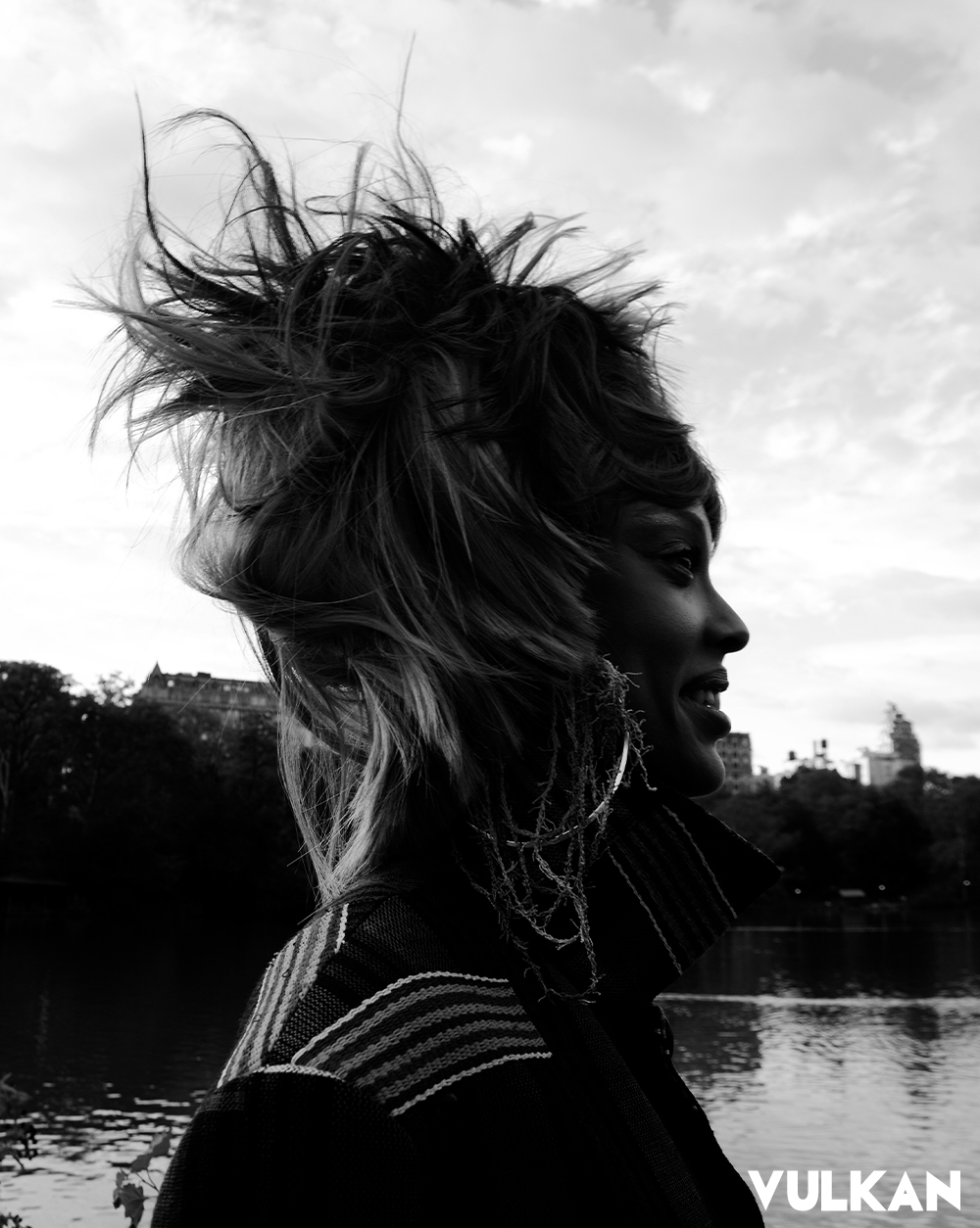 Jacket Catou Wear @catouwear Earrings: Love Cashionista @lovecashionista