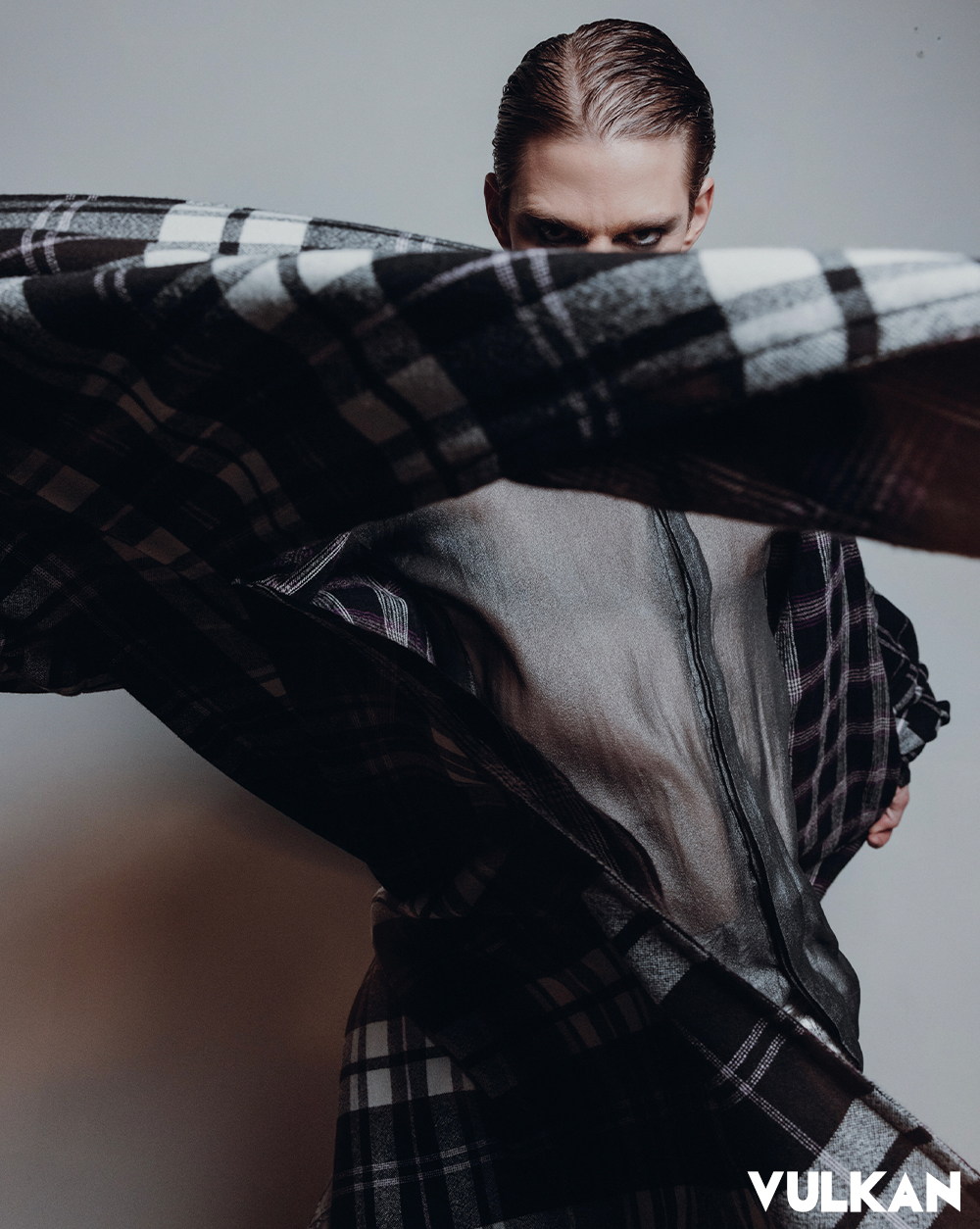 Coat Samuel Gaertner @samuelgaertner Shirt Atelier Cillian @ateliercillian Pants Atelier Cillian @ateliercillian Bag Qoffah @qoffah Shoes Jean Baptiste Rautureau @jb_rautureau