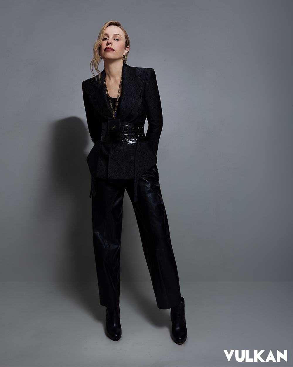 Sehnsucht @sehnsucht_atelier blazer Vaillant @vaillantstudio pants WildChild @wildchild.nyc belt I AM THE OCEAN @iamtheocean_theartluxuryhouse necklace Astrid & Agnes @astridoagnes earring & bracelet Elizee @elizeeshoes boots