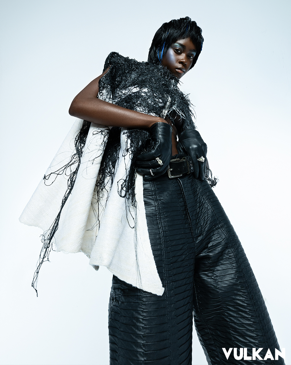 Jacket Noémie Landragin | Pants Anna Billon | Bra Her Senses | Shoes Empty Behaviour | Ear cuff Florence Moorhead | Gloves Maison Lazarovska | Belt F13